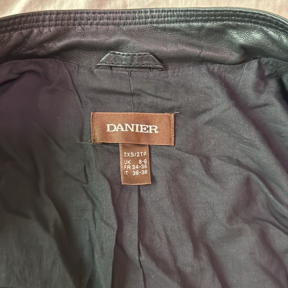 Danier leather jacket - Picture 7 of 14